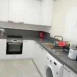 Spacious Dasoudi 3br Appartement